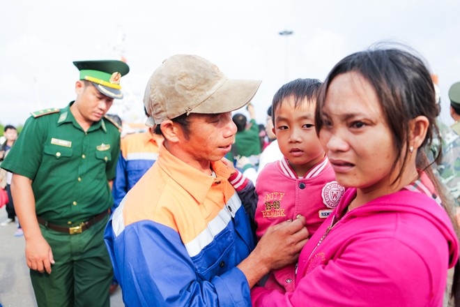 Hanh dong dam chim tau ca ngu dan la vo nhan dao hinh anh 2