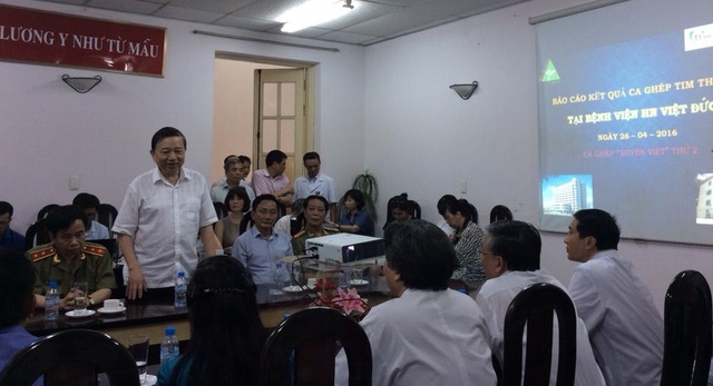  Thượng tướng Tô Lâm, Bộ trưởng Bộ Công an đồng ý hỗ trợ cho Trung tâm Điều phối quốc gia về ghép bộ phận cơ thể người hai thùng bảo quản tạng, trị giá mỗi thùng là 115.000 USD. Ảnh: V.Thu 