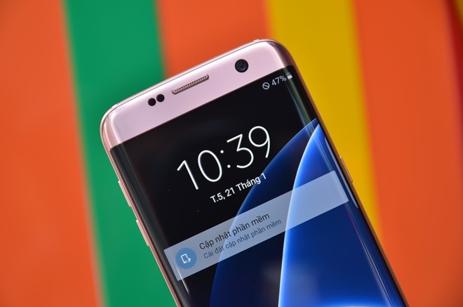 Mo hop Samsung Galaxy S7 edge mau vang hong dau tien tai VN hinh anh 7