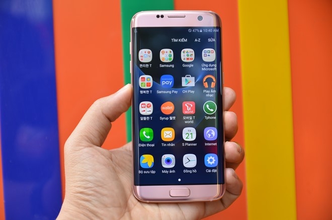 Mo hop Samsung Galaxy S7 edge mau vang hong dau tien tai VN hinh anh 9