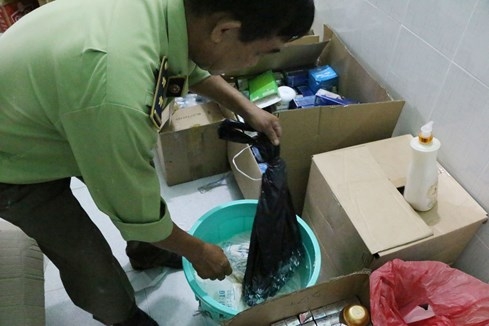 Mỹ phẩm dỏm được 'sản xuất' như trộn cám heo - ảnh 3