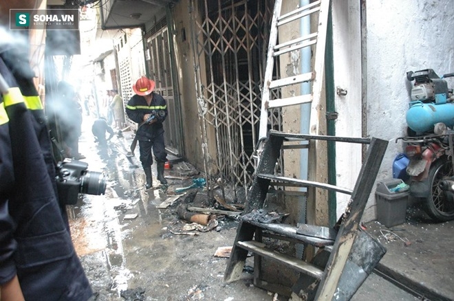 Sau 1 tiếng, đám cháy đã được khống chế.