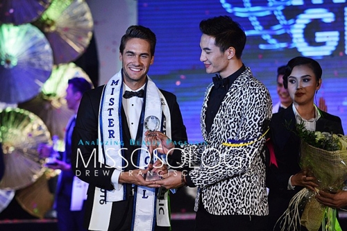 hot-boy-dao-keo-vinh-cuong-trang-tay-tai-mister-global-2016