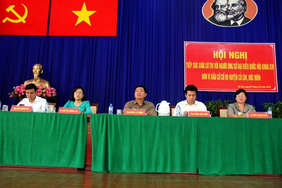 Ứng viên đại biểu Quốc hội khóa XIV tiếp xúc với cử tri huyện Củ Chi (ảnh Nguyễn Quang)