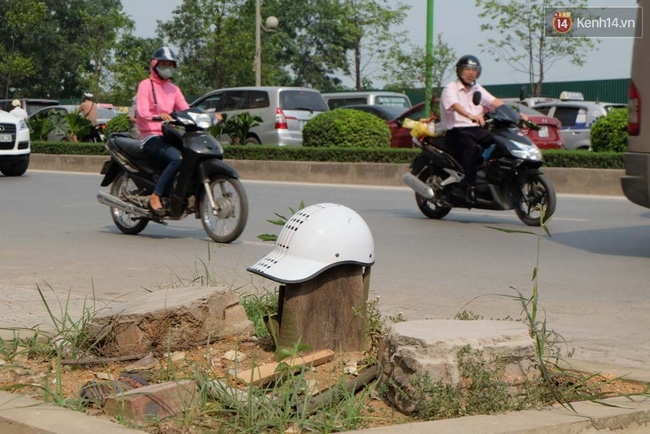 Cây mới trồng chết khô, bong tróc trên nhiều con đường ở Hà Nội - Ảnh 6.