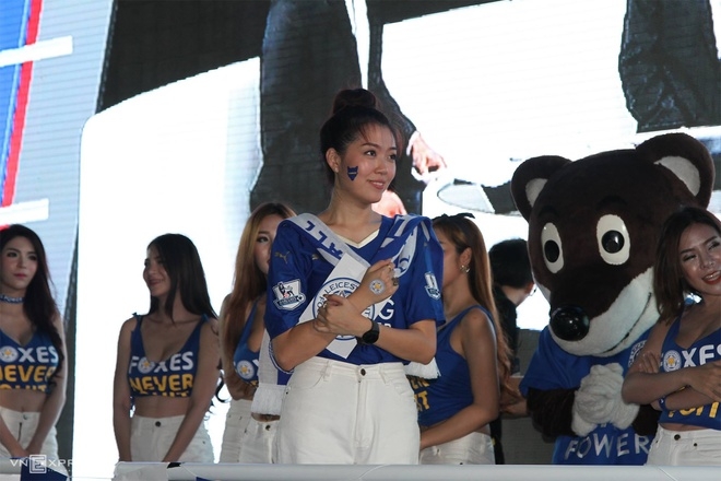 Dàn hotgirl Thái Lan khuấy động fanzone mừng Leicester đăng quang - ảnh thể thao