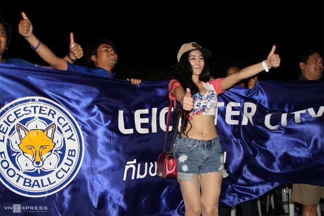 Dàn hotgirl Thái Lan khuấy động fanzone mừng Leicester đăng quang - ảnh thể thao