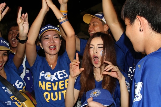 Dàn hotgirl Thái Lan khuấy động fanzone mừng Leicester đăng quang - ảnh thể thao