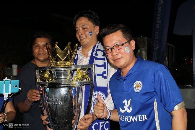 Dàn hotgirl Thái Lan khuấy động fanzone mừng Leicester đăng quang - ảnh thể thao