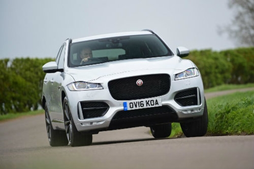so ke jaguar f-pace, land rover discovery sport va bmw x3 hinh anh 4