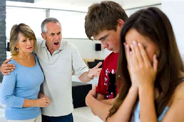trông cháu, con dâu, bố mẹ chồng, mâu thuẫn gia đình