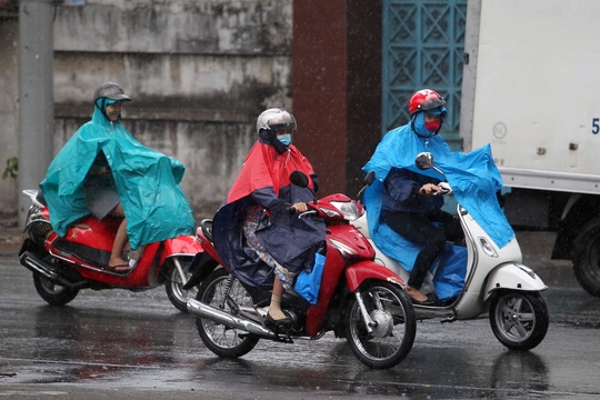 Những ngày qua TP HCM đã có mưa ở vài nơi Ảnh: HOÀNG TRIỀU