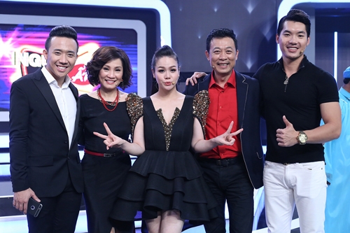 nguoi-nho-dinh-bang-mat-khien-giam-khao-nguoi-bi-n-khoc-4