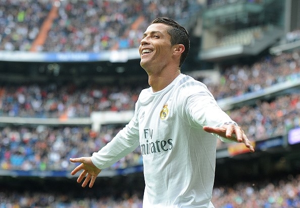 Ronaldo lap cu dup, Real vuot Atletico va bam sat Barca hinh anh 1
