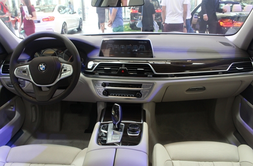 bmw-750li-gia-6-45-ty-tai-viet-nam-1
