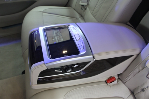 bmw-750li-gia-6-45-ty-tai-viet-nam-page-2-12