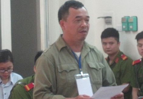 Chạy ra xem đánh nhau, bị chém suýt mất mạng - 1