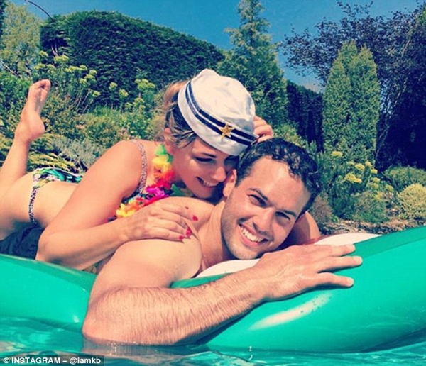 sieu-mau-kelly-brook-nong-bong-het-co-ben-nguoi-tinh-1