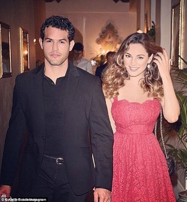sieu-mau-kelly-brook-nong-bong-het-co-ben-nguoi-tinh-5