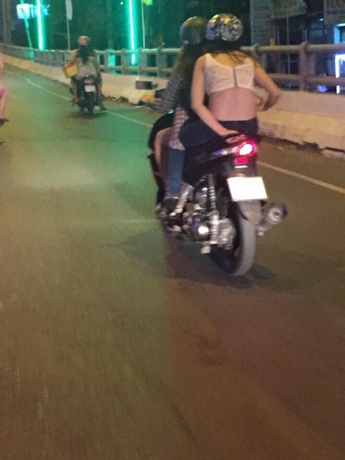 Từ ‘nóng mắt’ đến đỏ mặt xấu hổ với thiếu nữ mặc mát mẻ ra đường - Ảnh 3