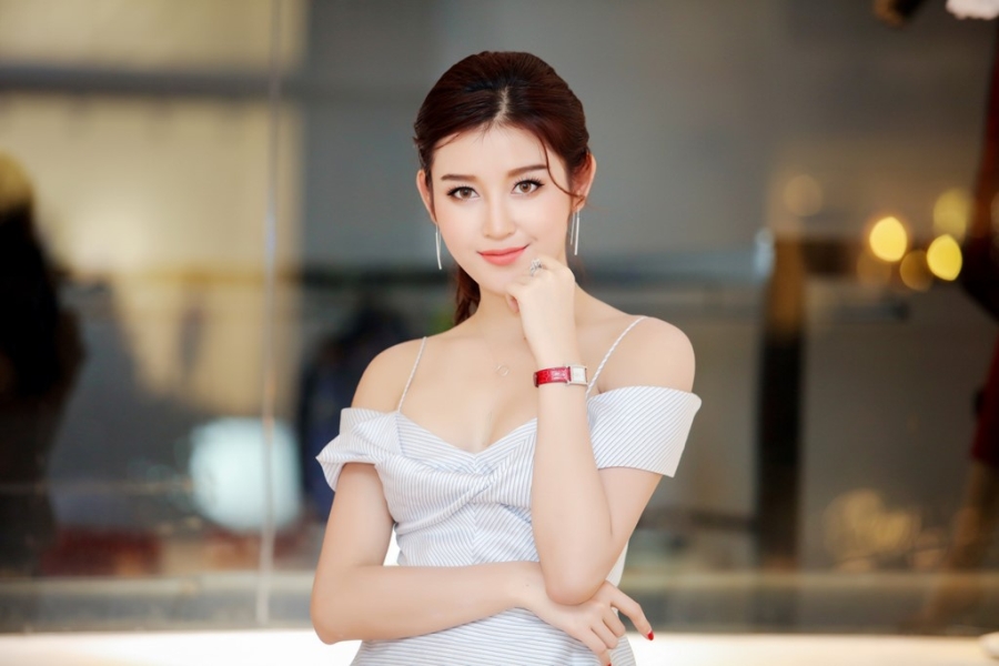Huyen My deo phu kien 3 ty dong di su kien hinh anh 3