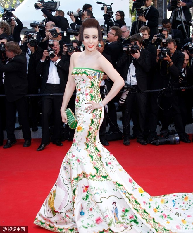 Nhung lan khoe vay ao long lay tai Cannes cua sao Hoa ngu hinh anh 2