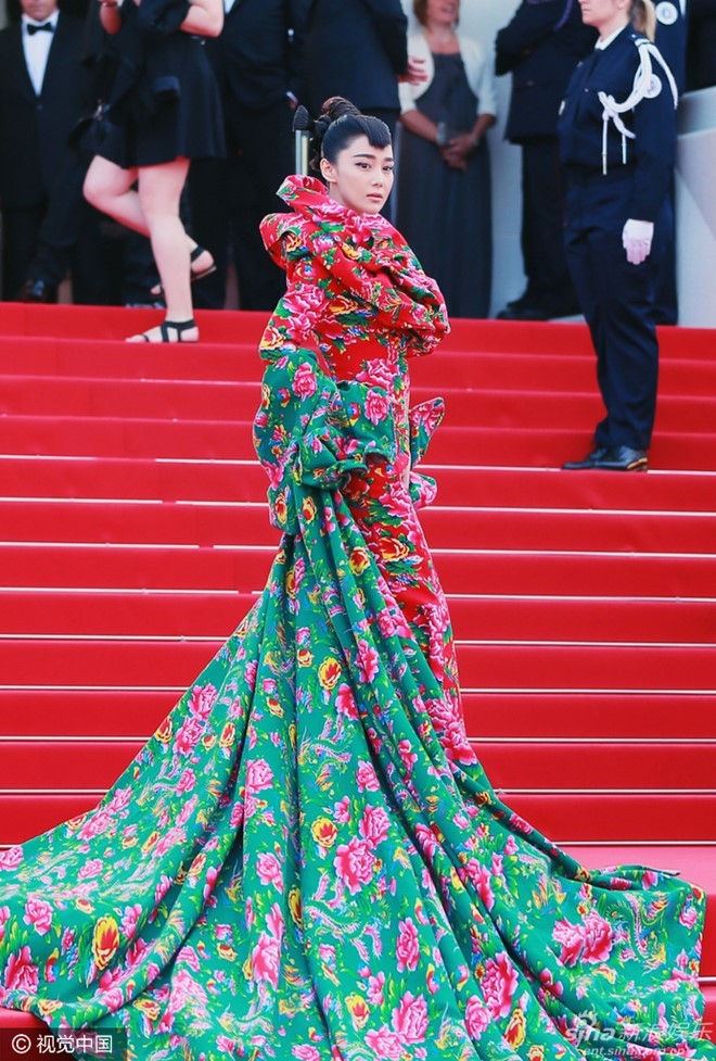 Nhung lan khoe vay ao long lay tai Cannes cua sao Hoa ngu hinh anh 20