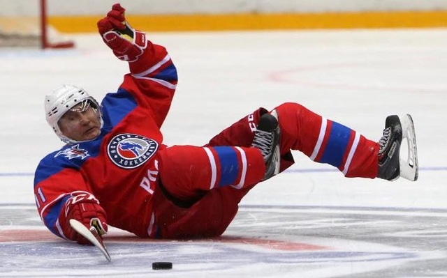  Đây là lần thứ 4 ông Putin tham gia trận đấu khúc côn cầu do NHL tổ chức, trận đầu tiên là vào tháng 5/2012, thời điểm đội của ông Putin giành chiến thắng với tỷ số 3-0. (Ảnh: AP) 