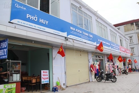 dong-bo-bien-quang-cao-duong-le-Trong-Tan-con-chay-3-vong-tim-thay-nha-me