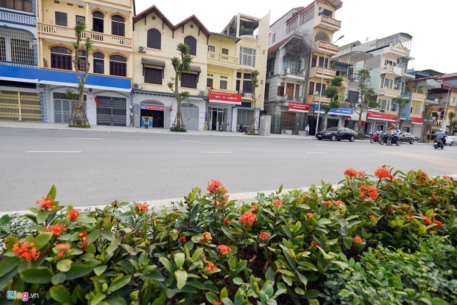'Dong phuc' bien hieu quang cao gay xon xao hinh anh 2