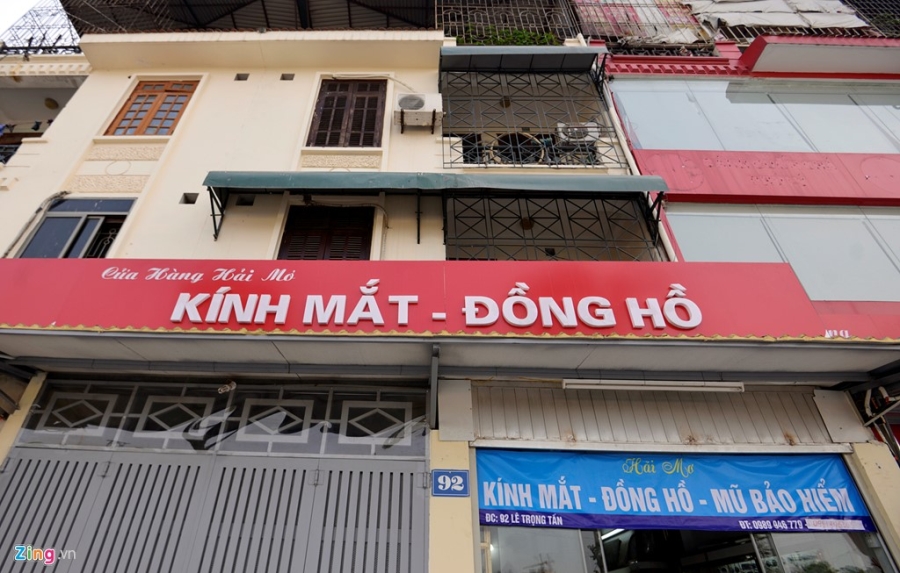 'Dong phuc' bien hieu quang cao gay xon xao hinh anh 12