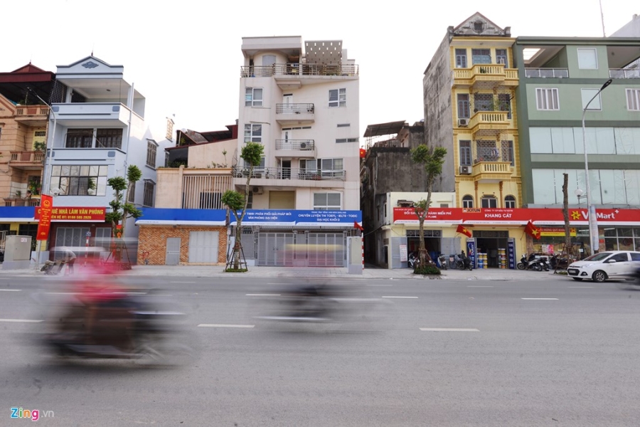 'Dong phuc' bien hieu quang cao gay xon xao hinh anh 13