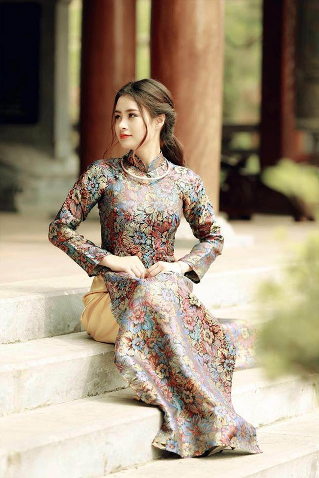 Nữ sinh Thái Bình duyên dáng với tà áo dài. 