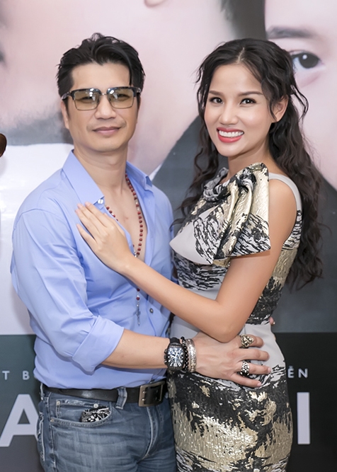 Đôi vợ chồng gắn bó bên nhau đã hơn 5 năm và có hai nhóc tỳ đáng yêu. Từng gặp nhiều sóng gió khi đến với diễn viên 'Dòng máu anh hùng' nhưng Bebe đang rất hạnh phúc với cuộc hôn nhân viên mãn. 