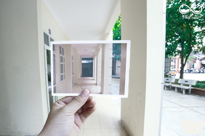 Những bức ảnh được lồng ghép giữa quá khứ và hiện tại. Bộ ảnh khiến những ai từng học tập dưới ngôi trường này không khỏi xúc động, bồi hồi về một thời đã qua.
