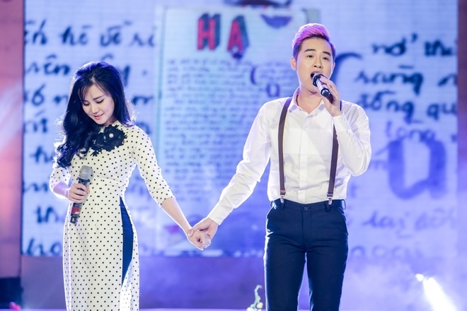 Ca sĩ Ngọc Linh trở lại sân khấu, đội tóc giả vì đã cạo đầu
