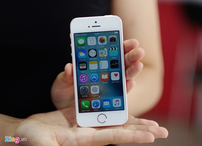 iPhone SE chinh hang e am trong ngay dau len ke tai VN hinh anh 1