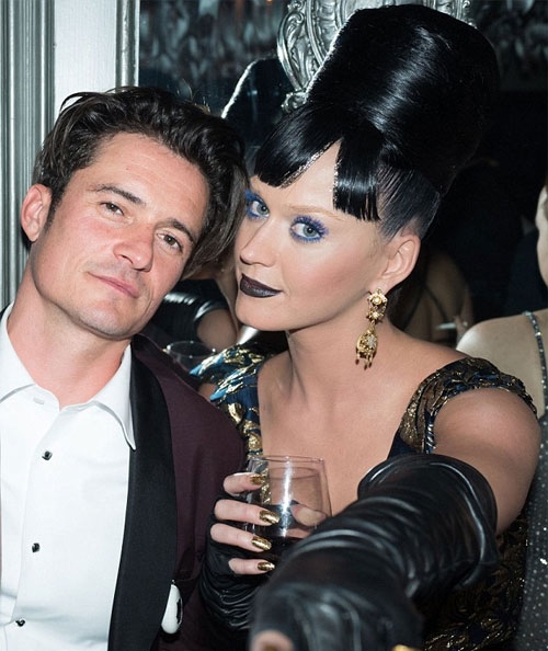 Katy Perry phản hồi về loạt ảnh bạn trai ôm ấp Selena Gomez