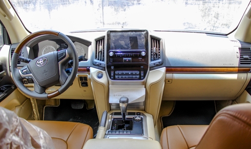 toyota-land-cruiser-gxr-2016-xuat-hien-tai-viet-nam-11