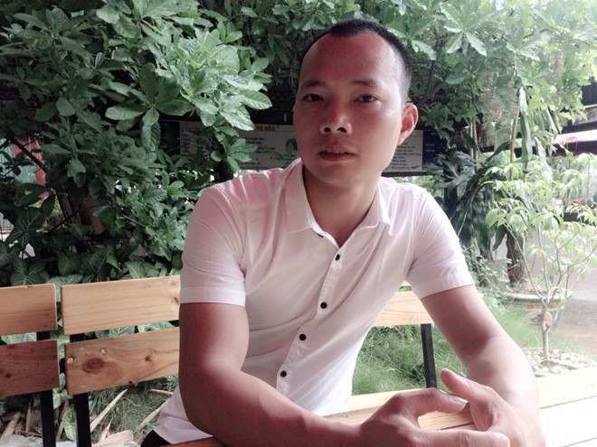 Nhan vien nha hang mac bikini vi thua cuoc voi khach? hinh anh 1