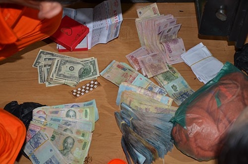 100 canh sat vay bat 'ba trum' ma tuy o Binh Thuan hinh anh 2