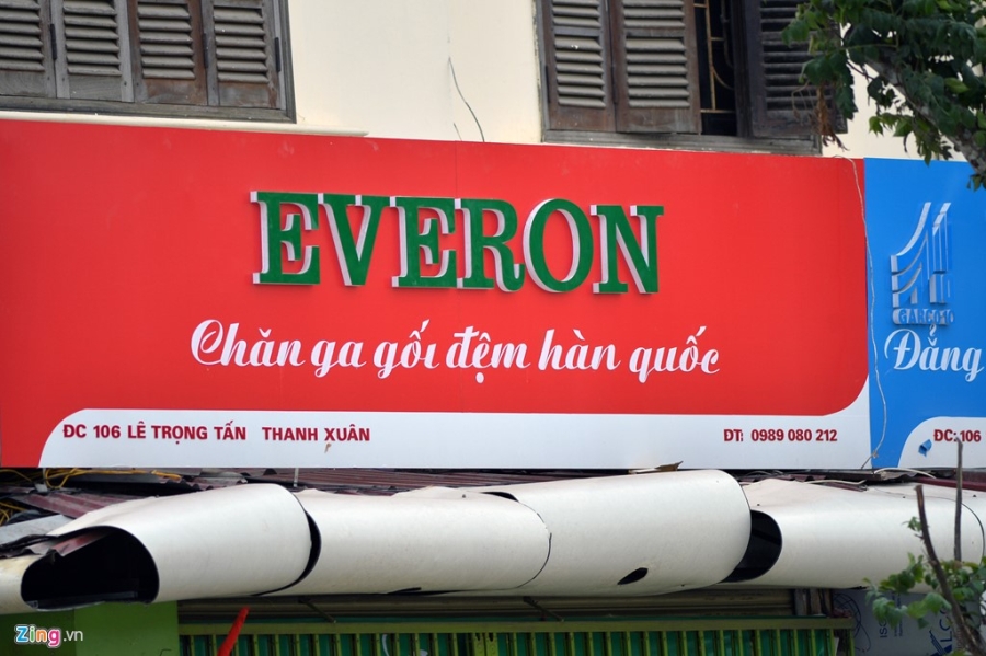 Nhung logo sai chuan o pho bien hieu 'dong phuc' hinh anh 7