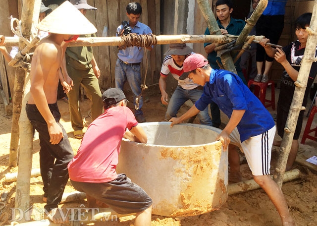 ca nghin thanh nien 4 ngay rong khoet nui lay nuoc sinh hoat hinh anh 1