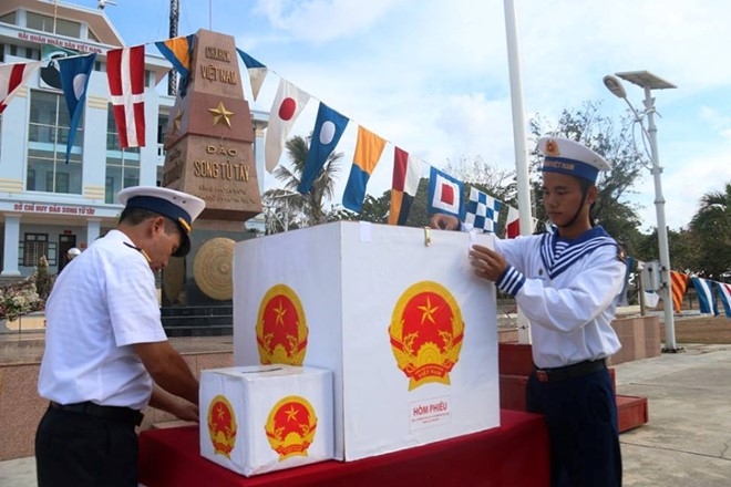 Cử tri huyện đảo Trường Sa đi bầu cử