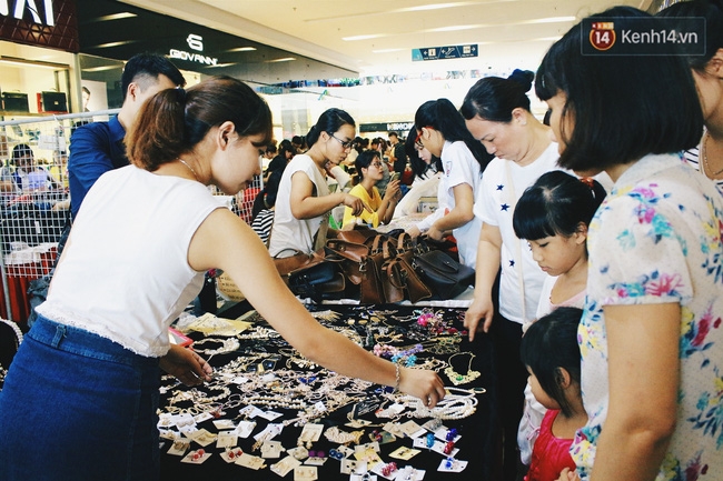 Lễ hội hoa tử đằng ở Hà Nội: Nỗi thất vọng khi thực tế khác xa hình ảnh quảng cáo - Ảnh 17.