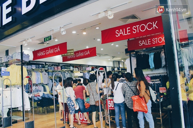 Lễ hội hoa tử đằng ở Hà Nội: Nỗi thất vọng khi thực tế khác xa hình ảnh quảng cáo - Ảnh 19.