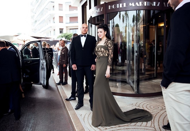 Lý Nhã Kỳ diện váy xuyên thấu trên thảm đỏ Cannes