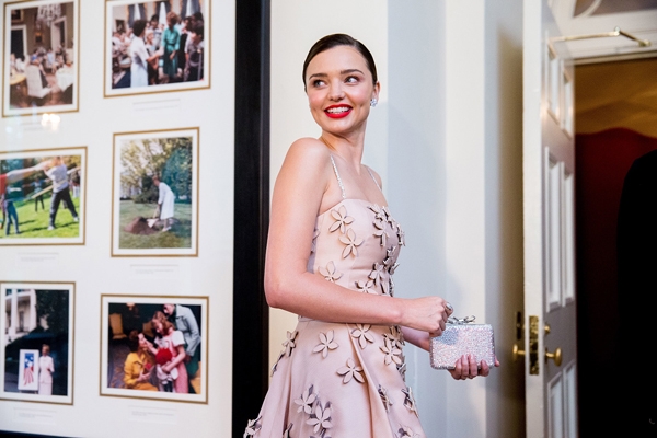 Miranda Kerr quyến rũ dự tiệc cùng bạn trai tỷ phú