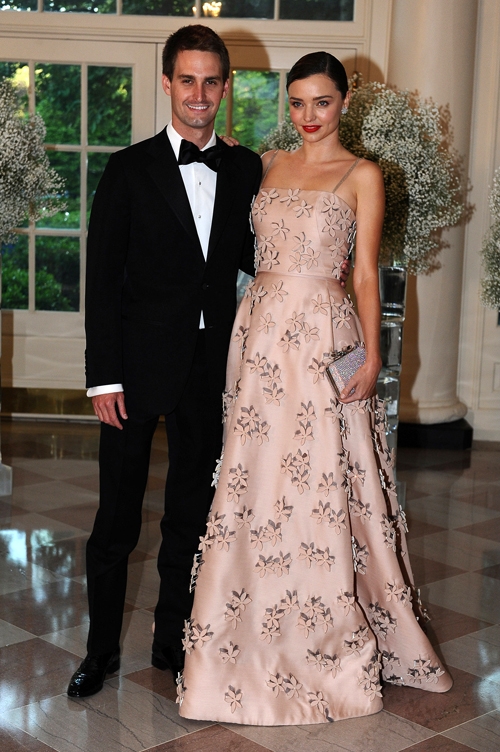 Miranda Kerr quyến rũ dự tiệc cùng bạn trai tỷ phú