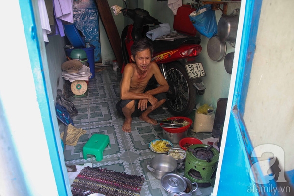 Tấm lưng còng của mẹ già 81 tuổi10